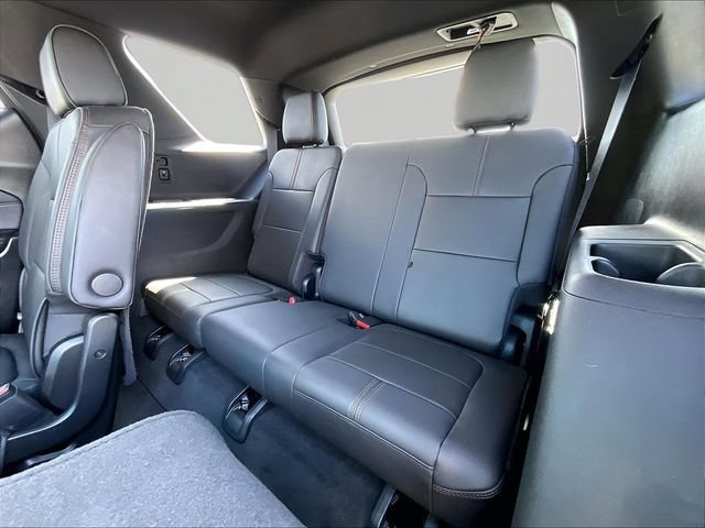 Used 2023 Chevrolet Traverse RS AWD/4WD image 17