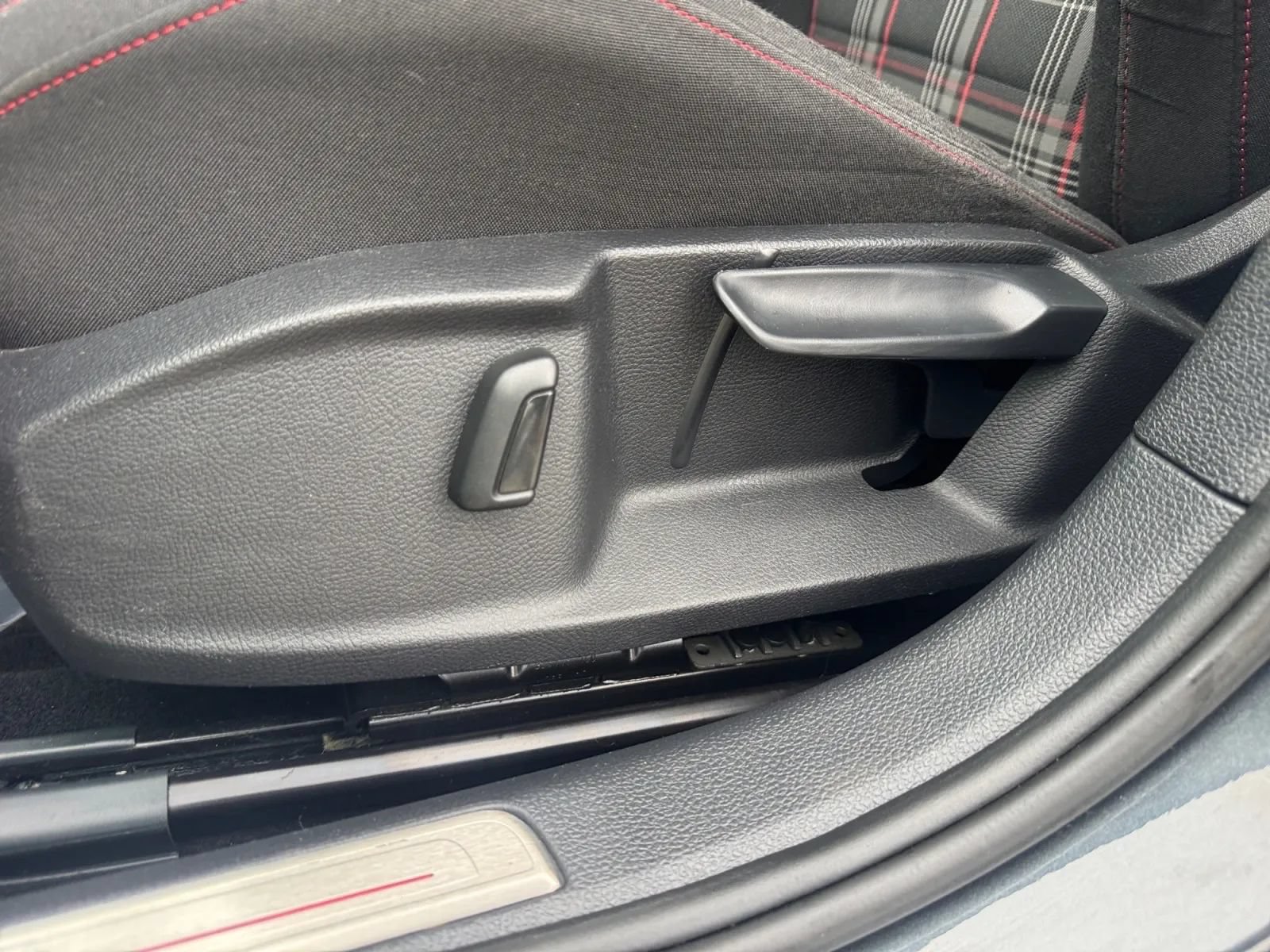 Used 2017 Volkswagen GTI Sport FWD image 25