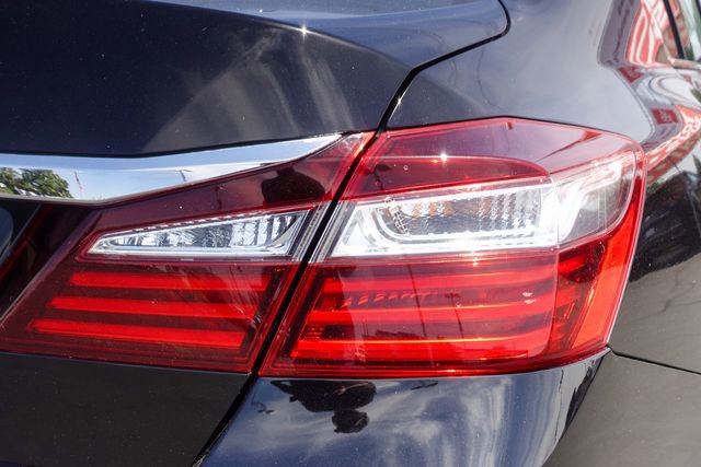 Used 2017 Honda Accord EX-L image 7