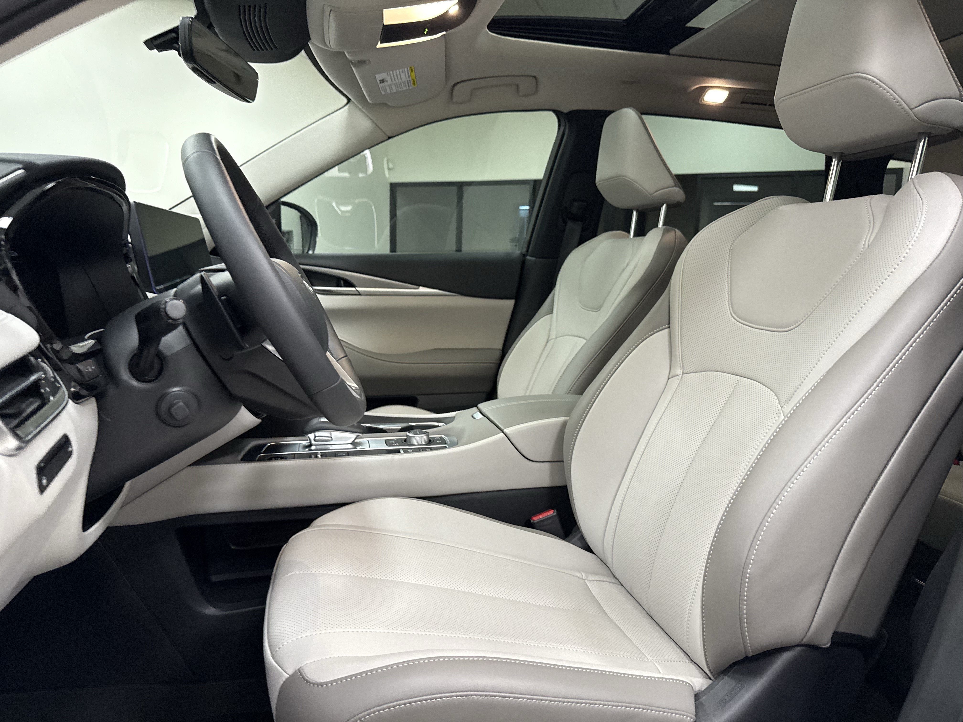 Certified 2027 INFINITI QX60 Luxe w/ Cargo Package FWD image 12