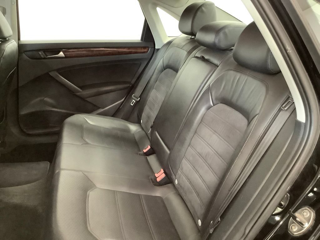 Used 2013 Volkswagen Passat TDI SEL Premium FWD image 8