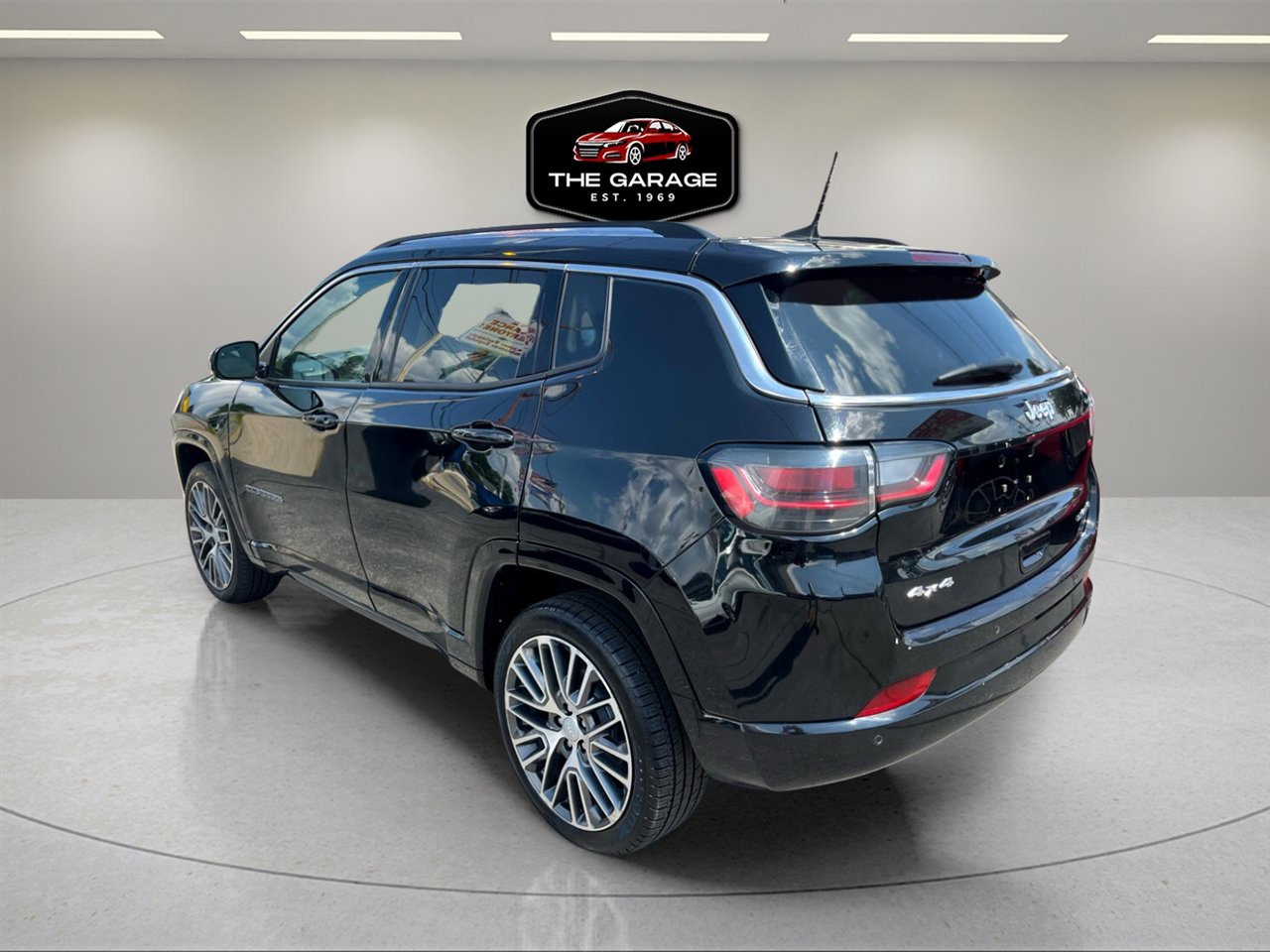 Used 2022 Jeep Compass Limited w/ Elite Group image 3