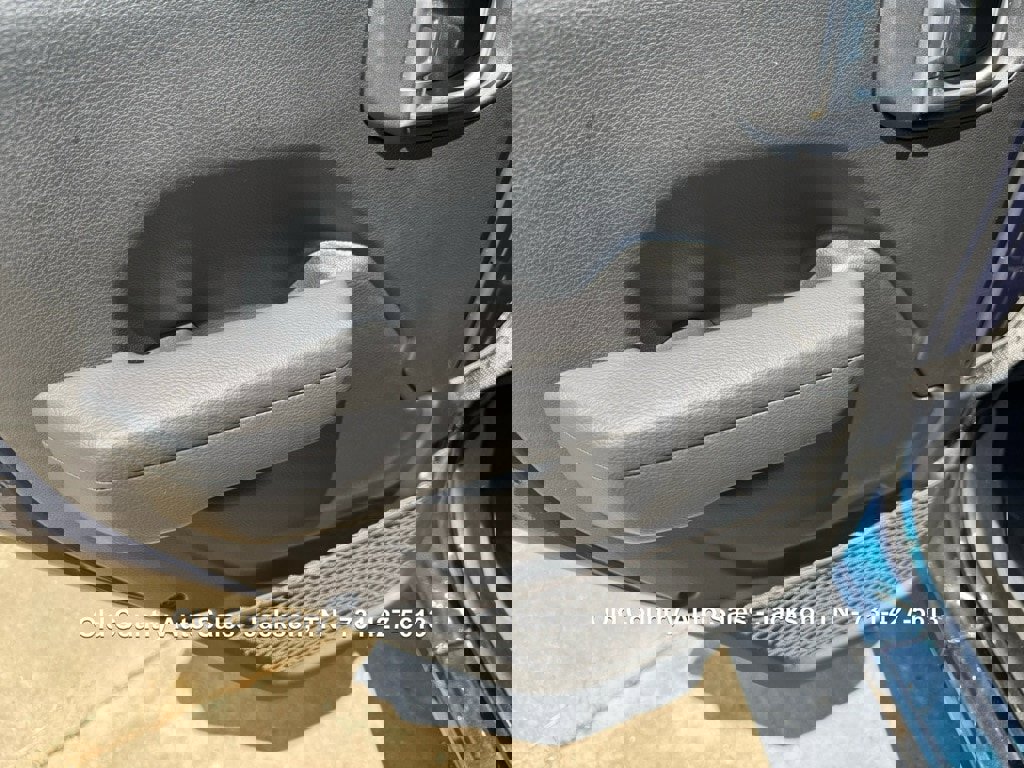 Used 2025 Jeep Wrangler Sport image 15