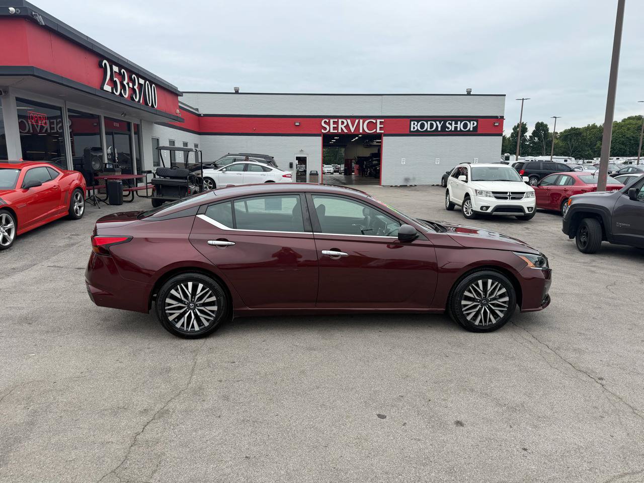 Used 2024 Nissan Altima 2.5 SV FWD image 2