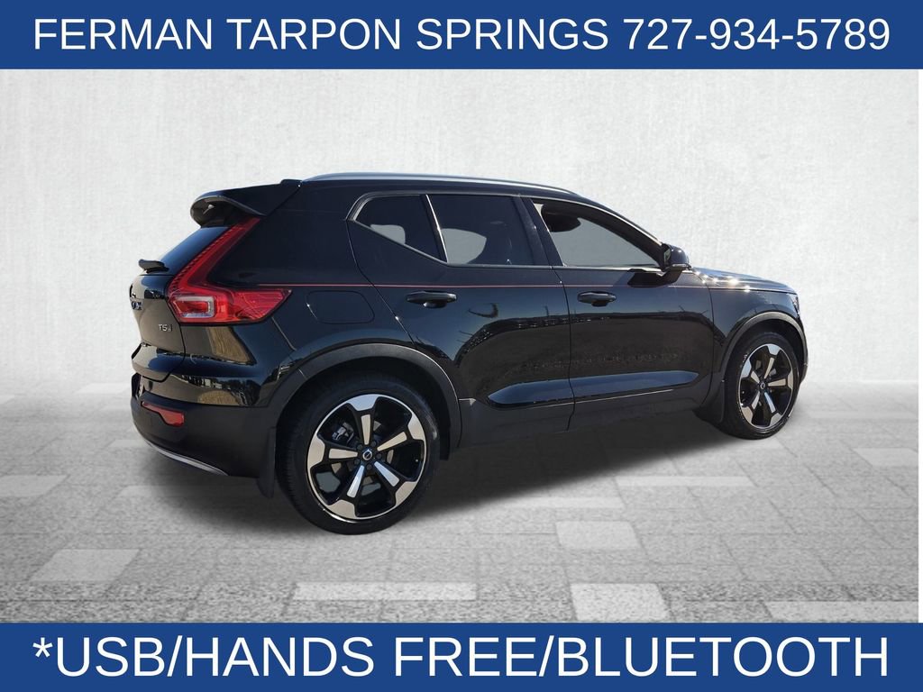 Used 2020 Volvo XC40 T5 Momentum w/ Premium Package image 9