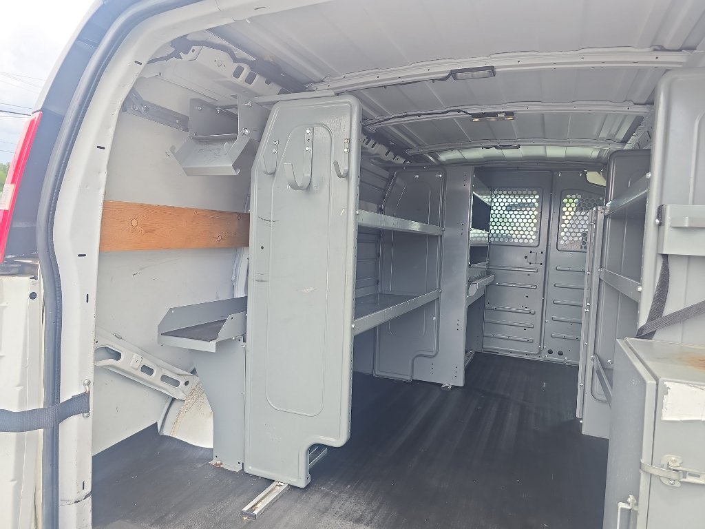 Used 2015 Chevrolet Express 2500 RWD image 11