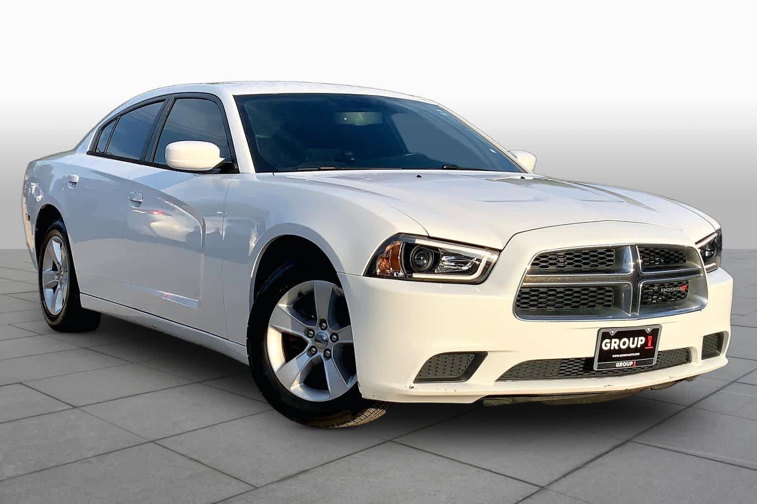 Used 2014 Dodge Charger SE w/ Connectivity Group RWD image 3