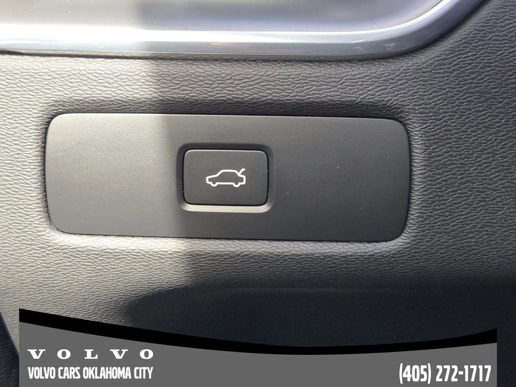 Certified 2025 Volvo XC60 B5 Core image 20