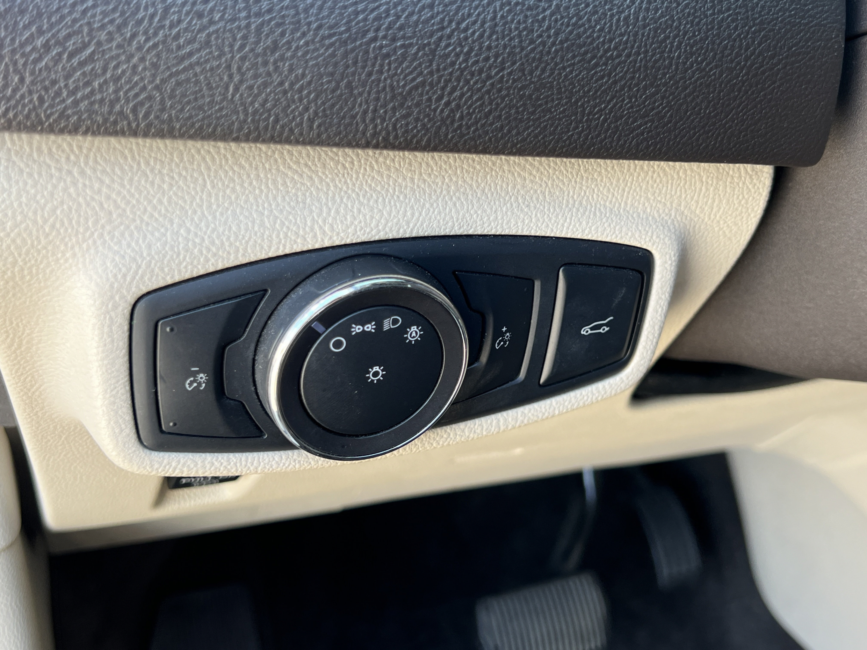 Used 2019 Lincoln MKC Reserve w/ MKC Technology Package FWD image 17