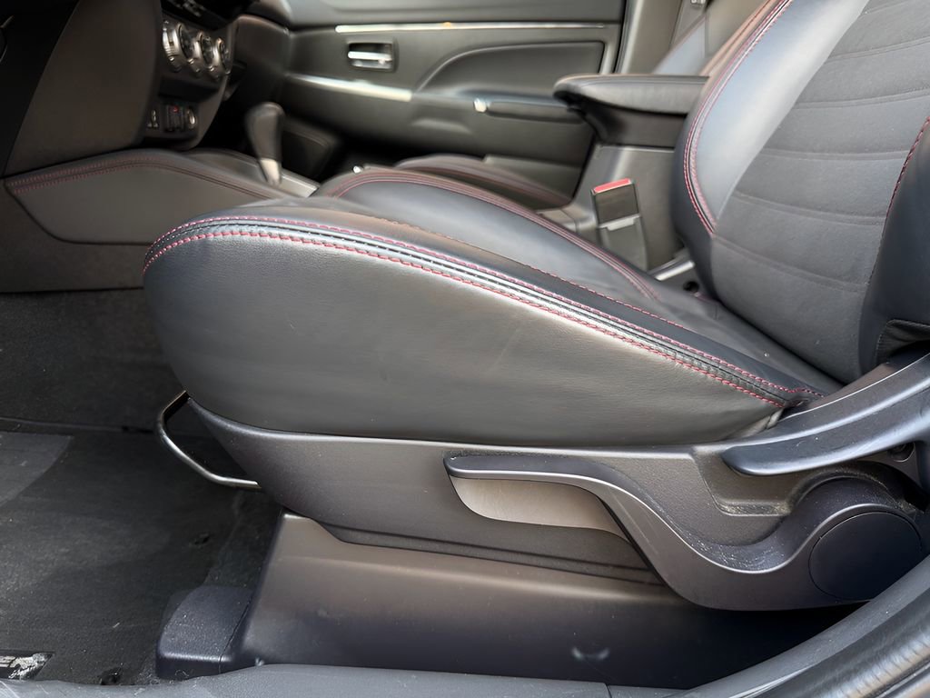 Used 2024 Mitsubishi Outlander Sport SE image 16