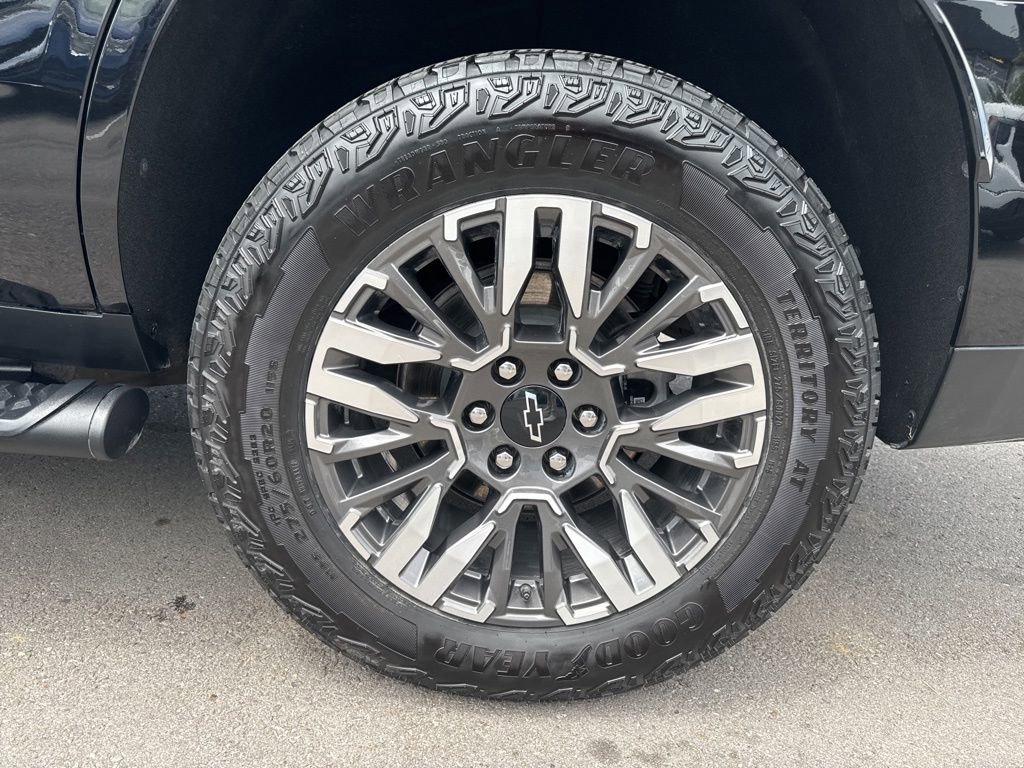 Used 2025 Chevrolet Tahoe Z71 AWD/4WD image 22