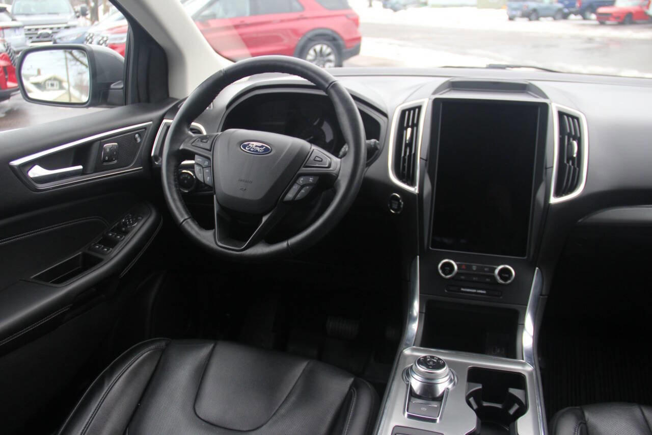 Used 2022 Ford Edge Titanium w/ Equipment Group 301A AWD/4WD image 15