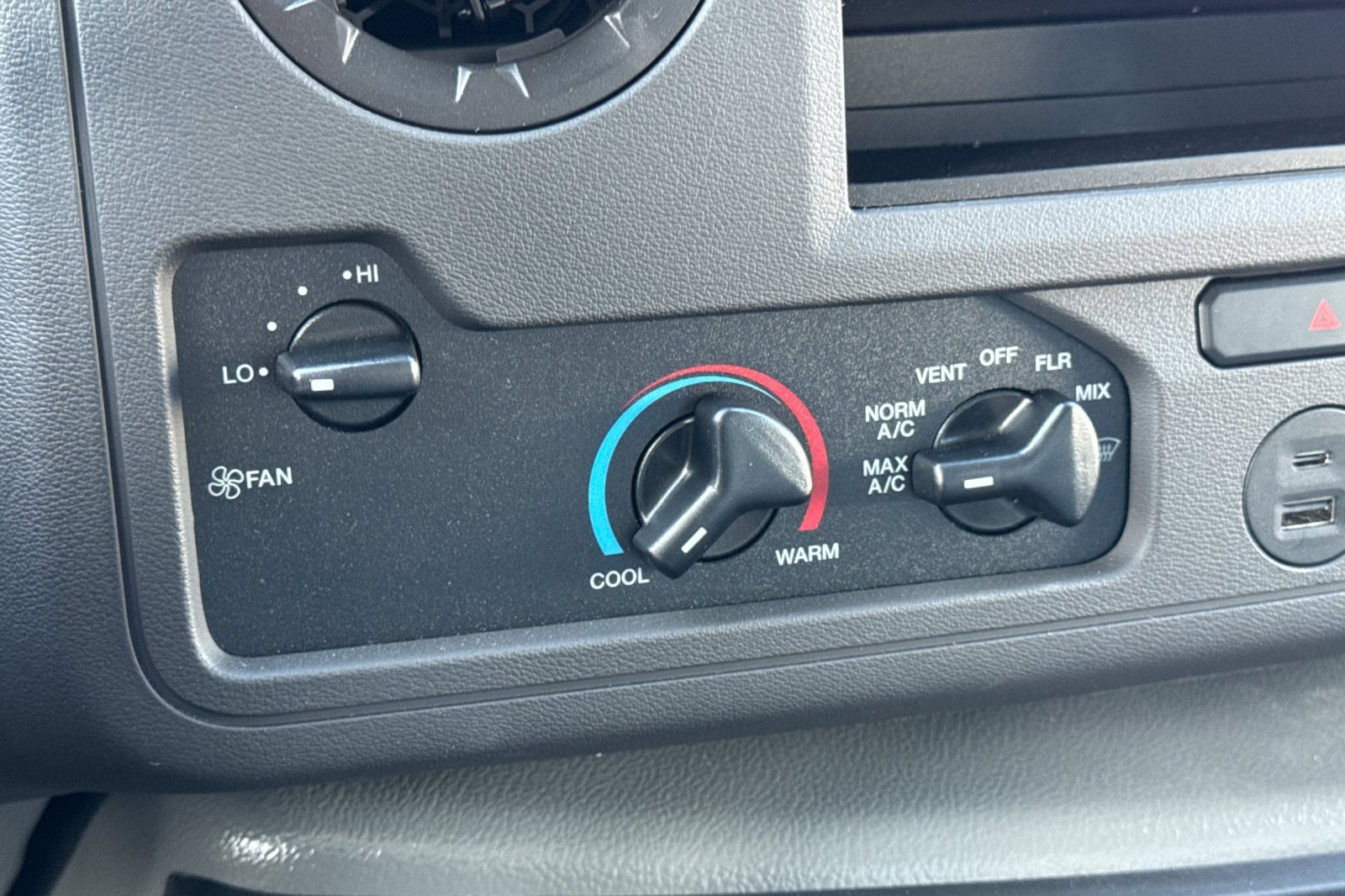 New 2026 Ford E-350 and Econoline 350 Super Duty w/ Power Equipment Group image 19