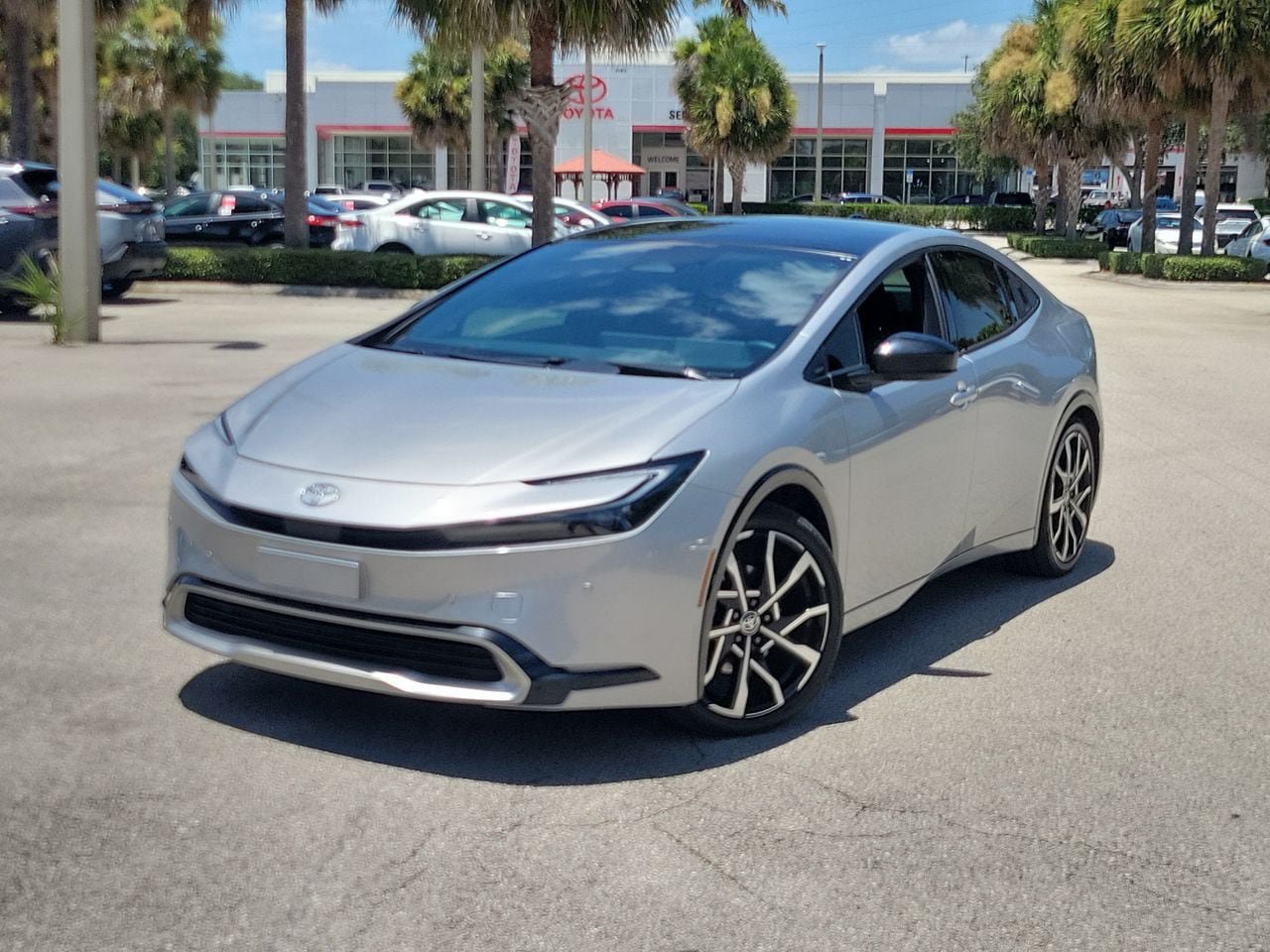 Used 2025 Toyota Prius Plug-In Hybrid FWD image 1