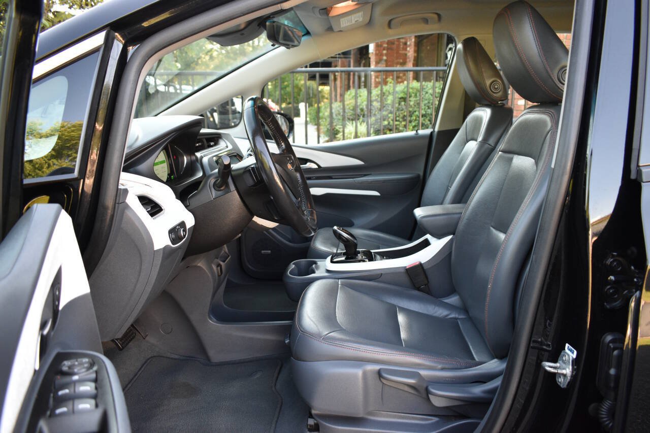 Used 2021 Chevrolet Bolt Premier w/ Infotainment Package FWD image 7