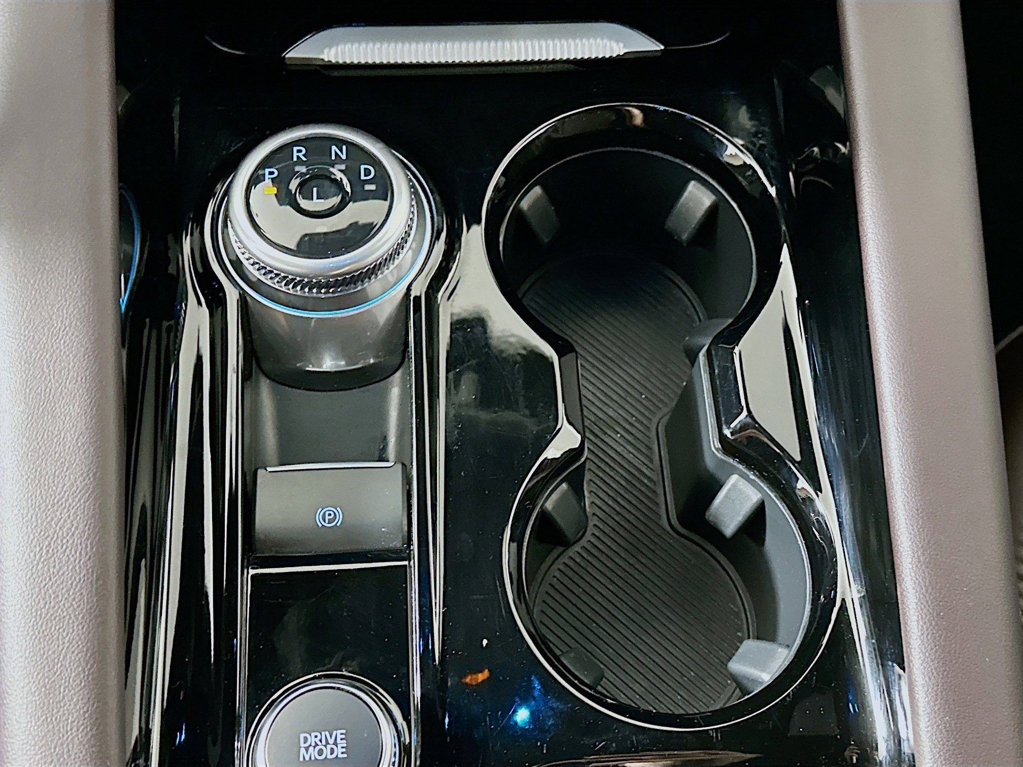 Used 2025 Ford Explorer Platinum w/ LUX Leather Package image 25