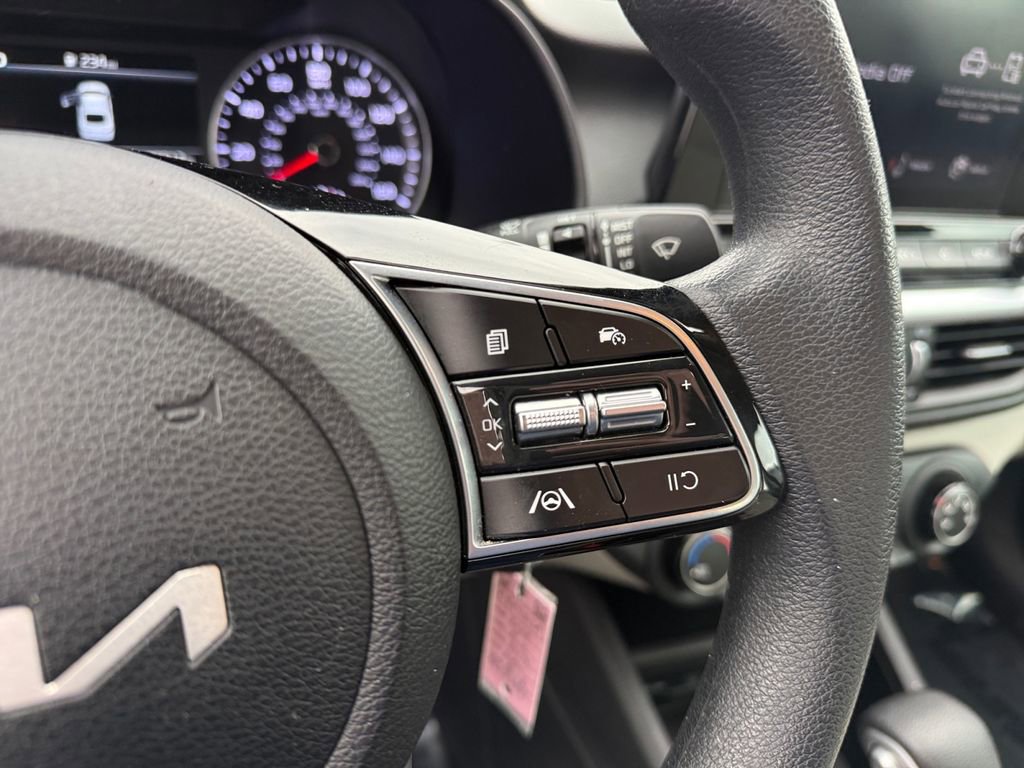 Used 2023 Kia Forte LXS w/ LXS Technology Package image 17