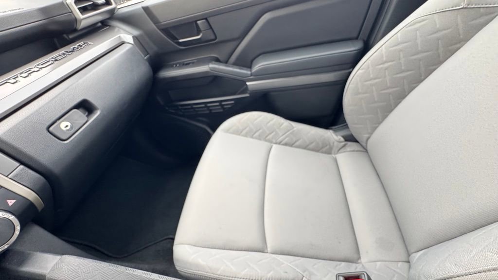 Used 2024 Toyota Tacoma SR5 AWD/4WD image 21