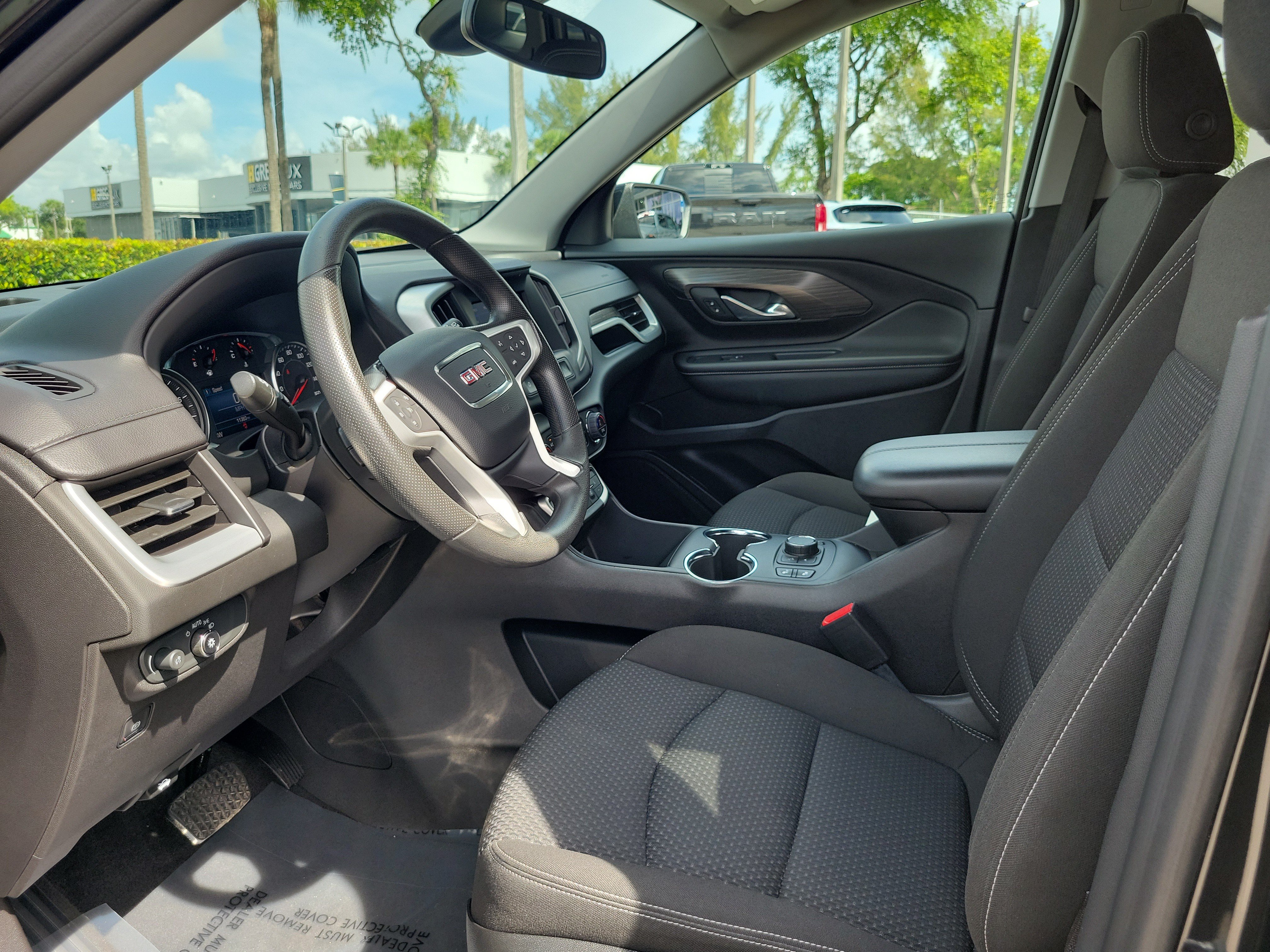 Used 2023 GMC Terrain SLE w/ Driver Convenience Package FWD image 11