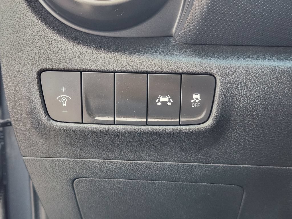 Used 2019 Hyundai Kona SE FWD image 19