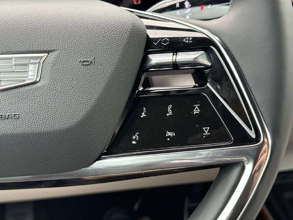 New 2027 Cadillac Vistiq Sport w/ LPO, Floor Liner Package AWD/4WD image 15