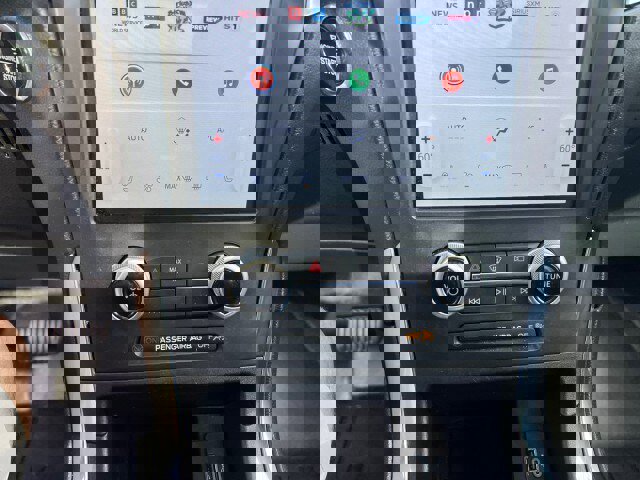 Used 2022 Ford Edge Titanium AWD/4WD image 17