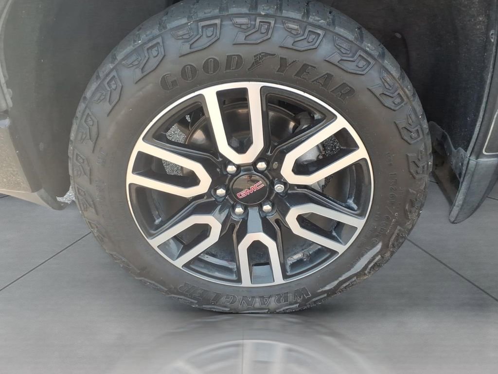Used 2022 GMC Sierra 1500 AT4 w/ AT4 Preferred Package AWD/4WD image 9