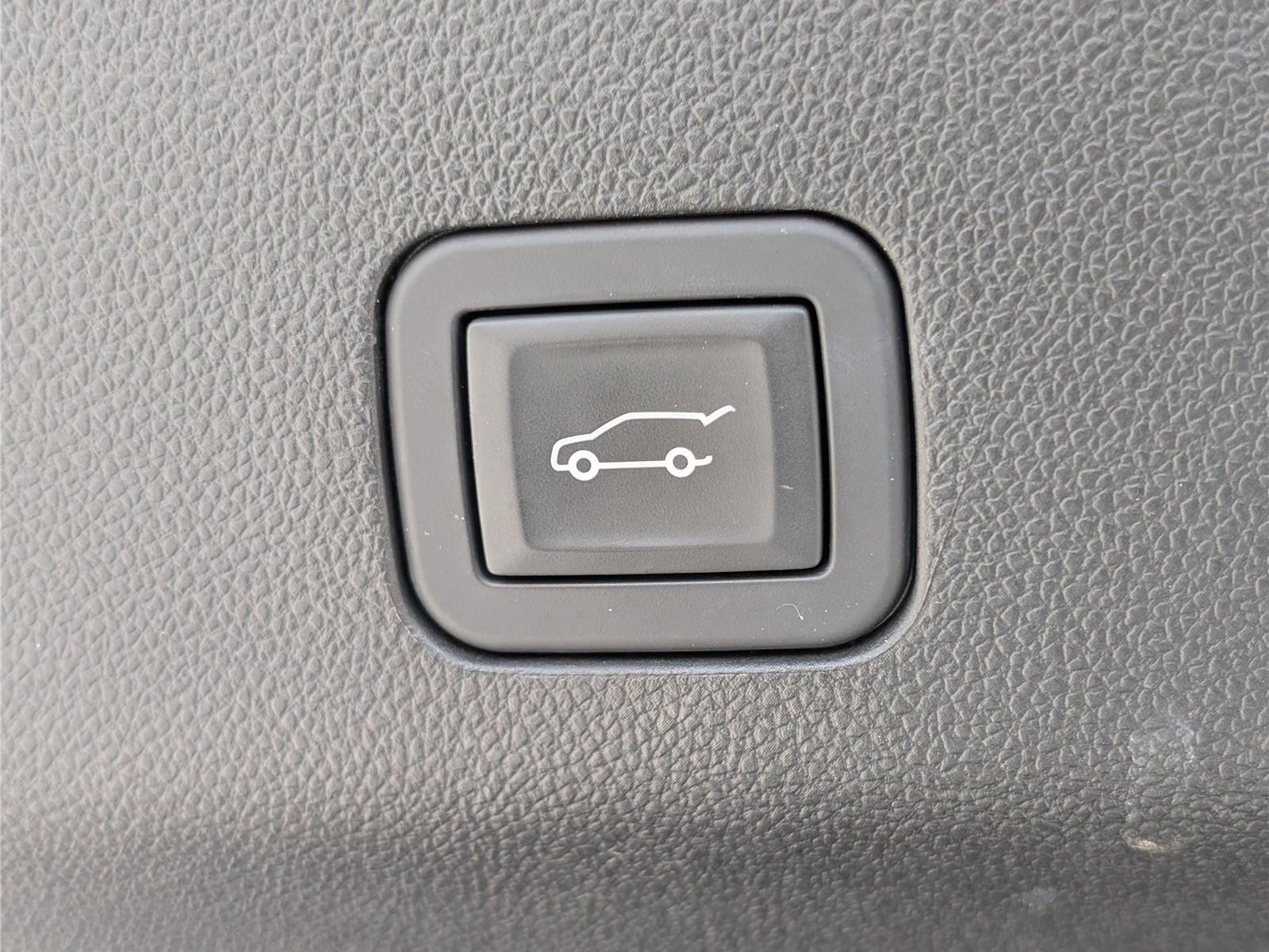Used 2024 Chevrolet Suburban High Country AWD/4WD image 17