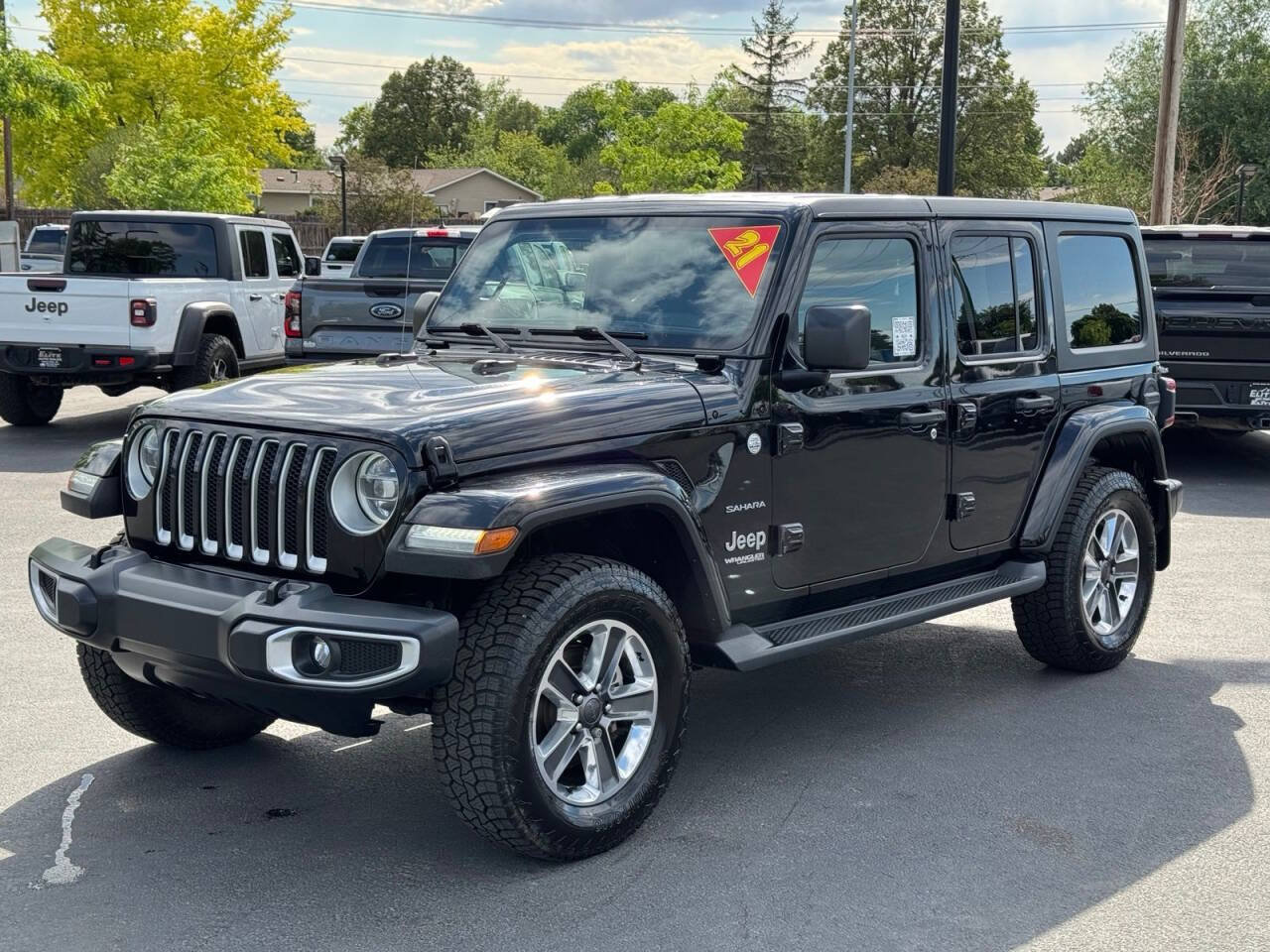 Used 2021 Jeep Wrangler Unlimited Sahara w/ Uconnect 4C Nav & Sound Group AWD/4WD image 3