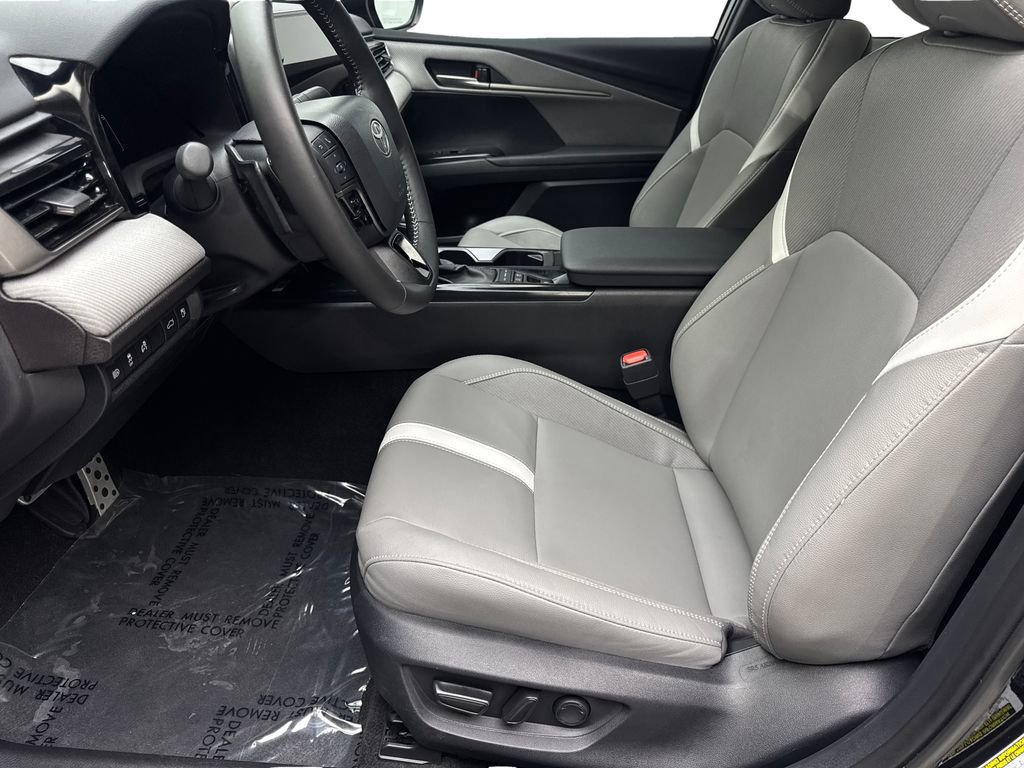 Used 2025 Toyota Camry SE w/ Multimedia Upgrade Package FWD image 27