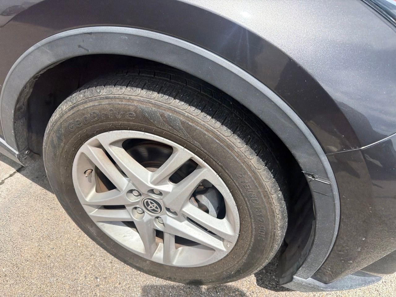 Used 2021 Toyota C-HR LE FWD image 4
