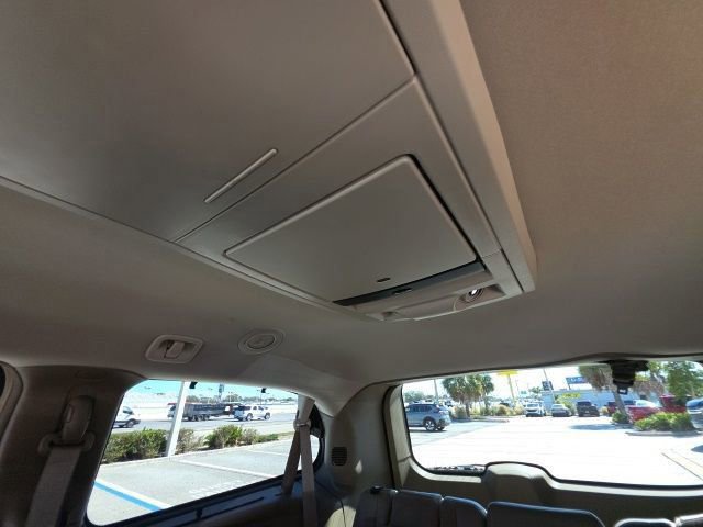 Used 2011 Chrysler Town & Country Limited image 25