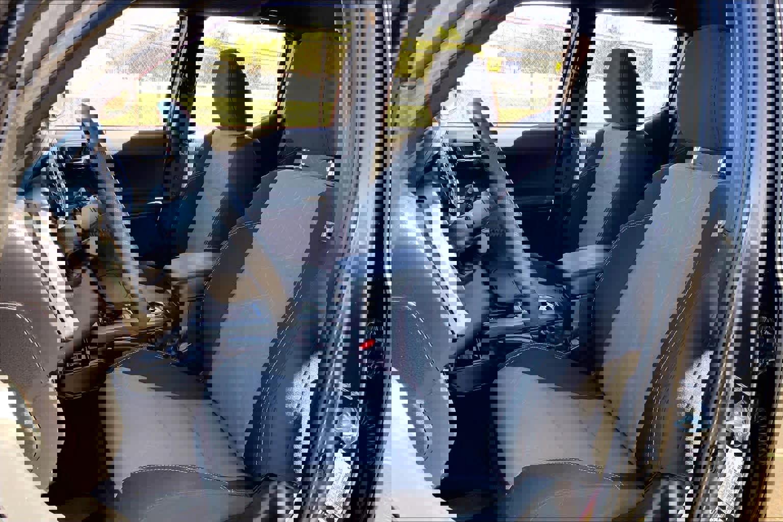 Used 2022 Toyota Tacoma TRD Off-Road image 9