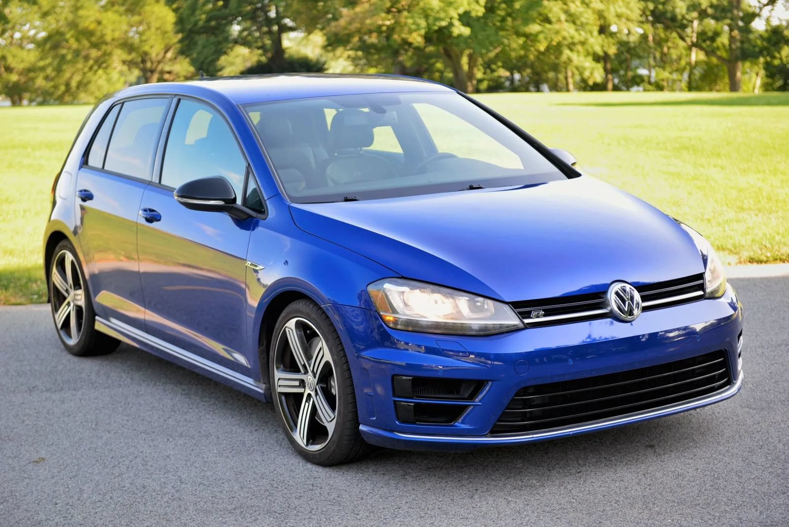 Used 2015 Volkswagen Golf R 4-Door AWD/4WD image 23