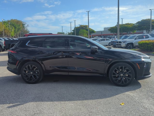 Used 2025 Toyota Crown Signia w/ Advanced Technology Package AWD/4WD video 4