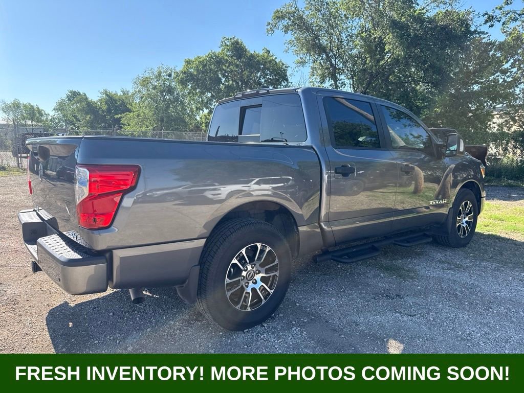 Used 2024 Nissan Titan SV w/ SV Convenience Package RWD image 2