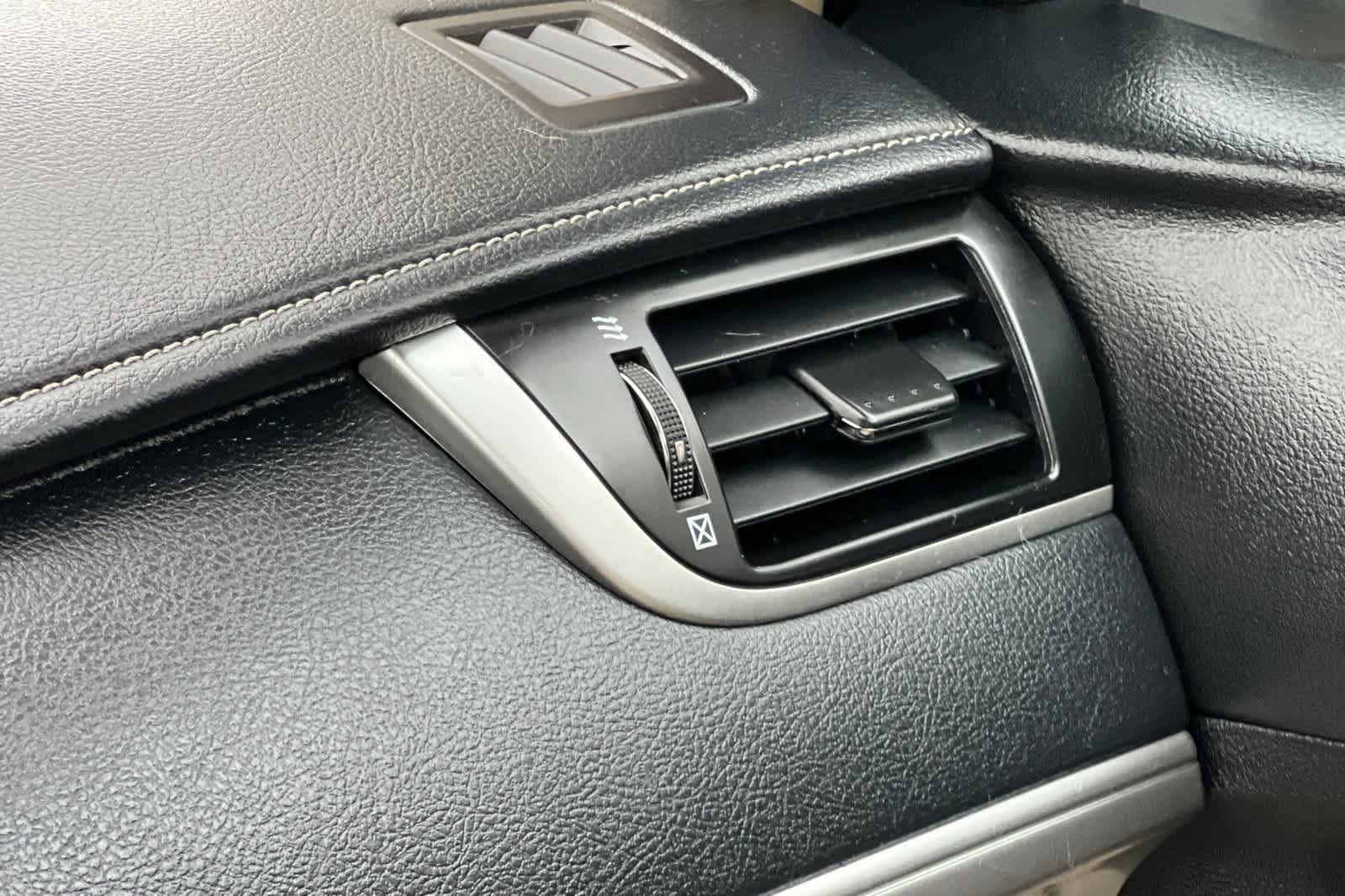 Used 2013 Toyota Camry LE FWD image 14