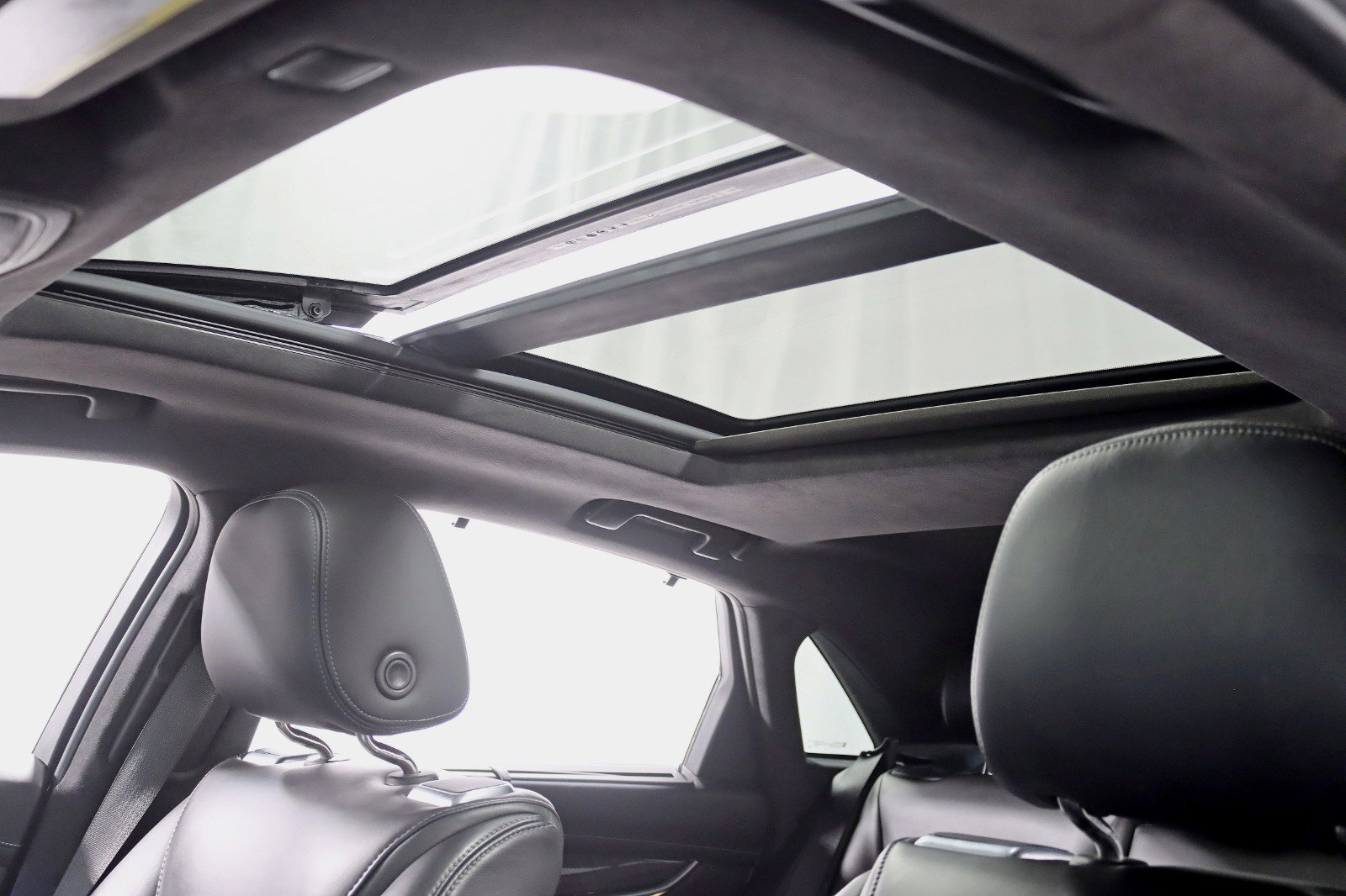 Used 2018 Cadillac XTS Vsport Platinum image 29