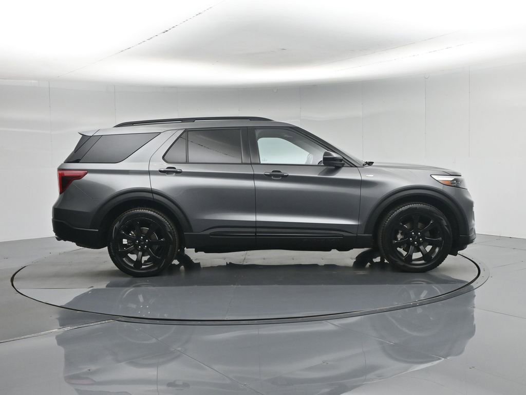Used 2023 Ford Explorer ST-Line w/ Class IV Trailer Tow Package RWD image 32