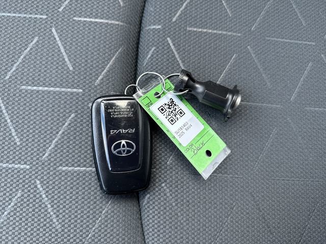 Used 2025 Toyota RAV4 XLE AWD/4WD image 28