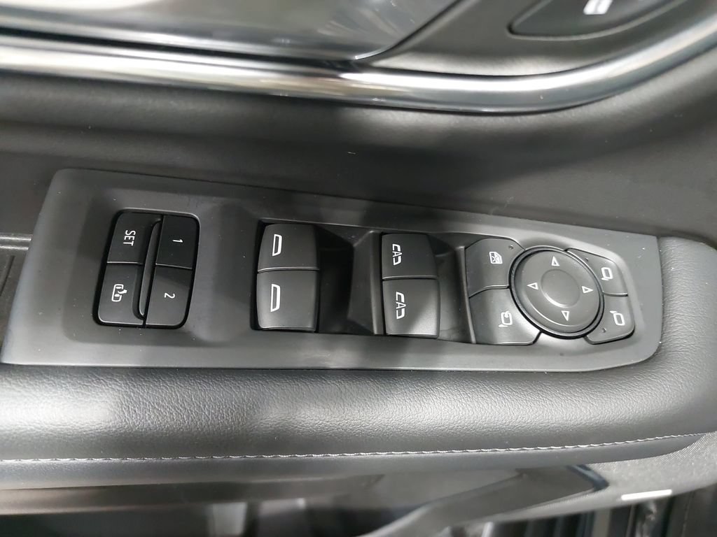 Used 2022 Chevrolet Tahoe LT w/ Luxury Package AWD/4WD image 30