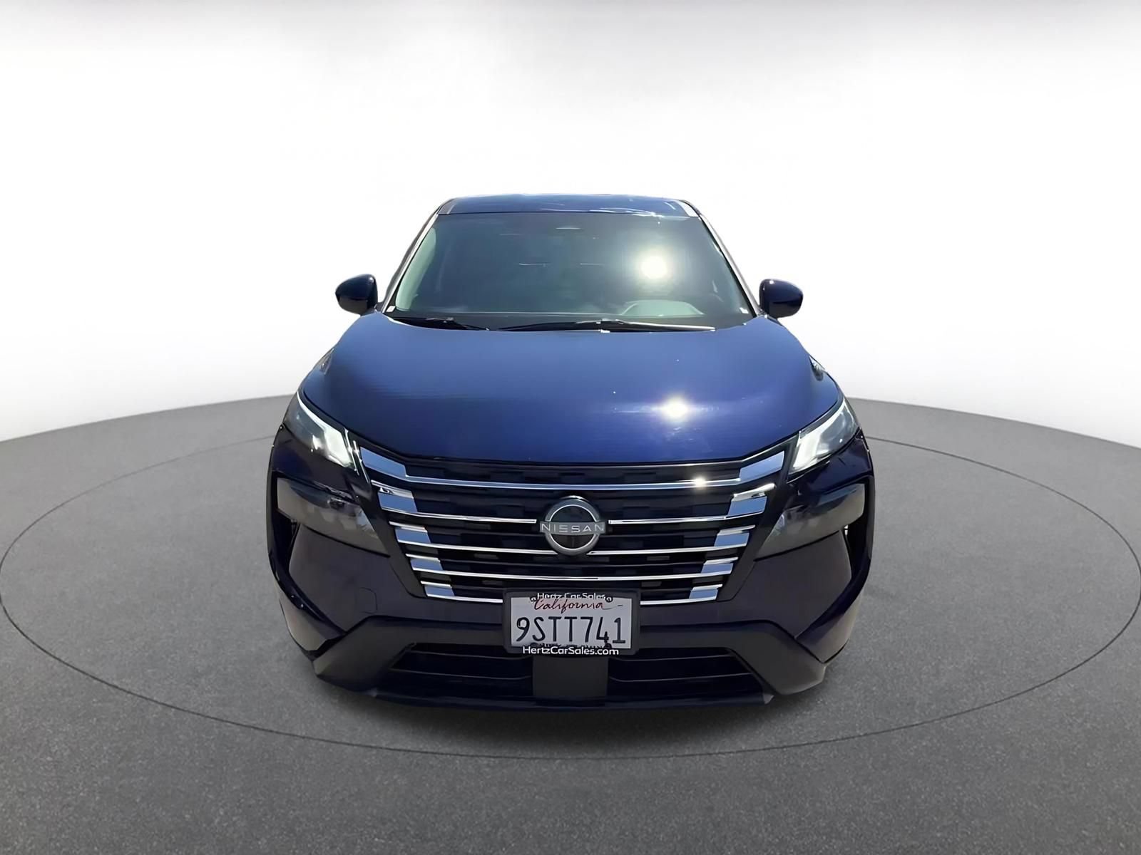 Used 2025 Nissan Rogue SV FWD image 4