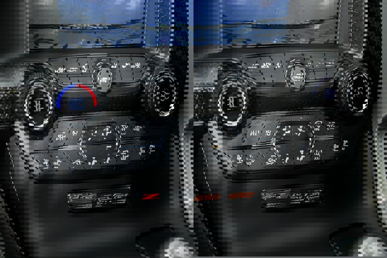 Used 2015 Chevrolet Corvette Z06 w/ 3LZ Preferred Equipment Group image 33