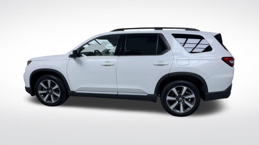 Used 2024 Honda Pilot Touring image 7
