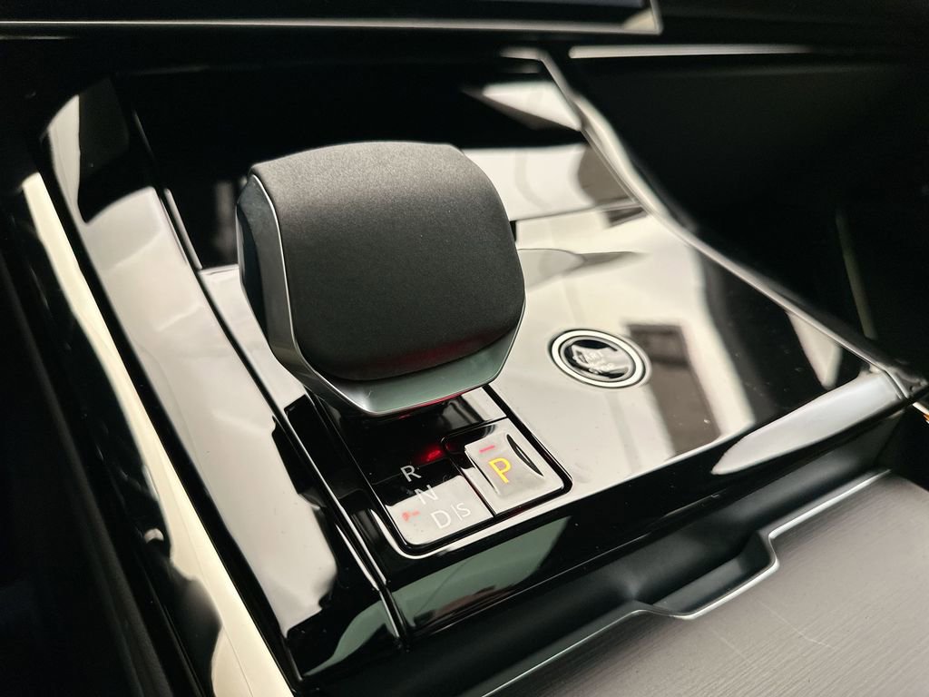 New 2025 Land Rover Range Rover Sport SE image 11