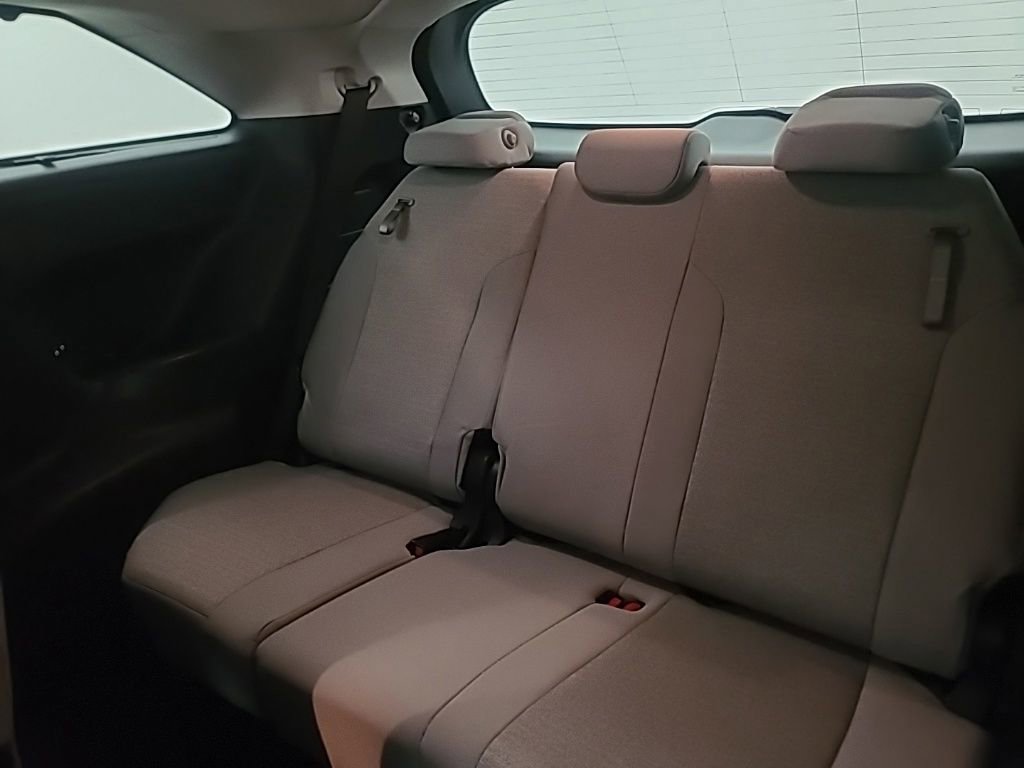 Used 2026 Toyota Sienna LE FWD image 19