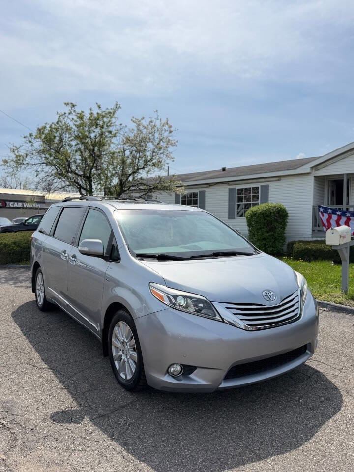 Used 2017 Toyota Sienna Limited Premium AWD/4WD image 1