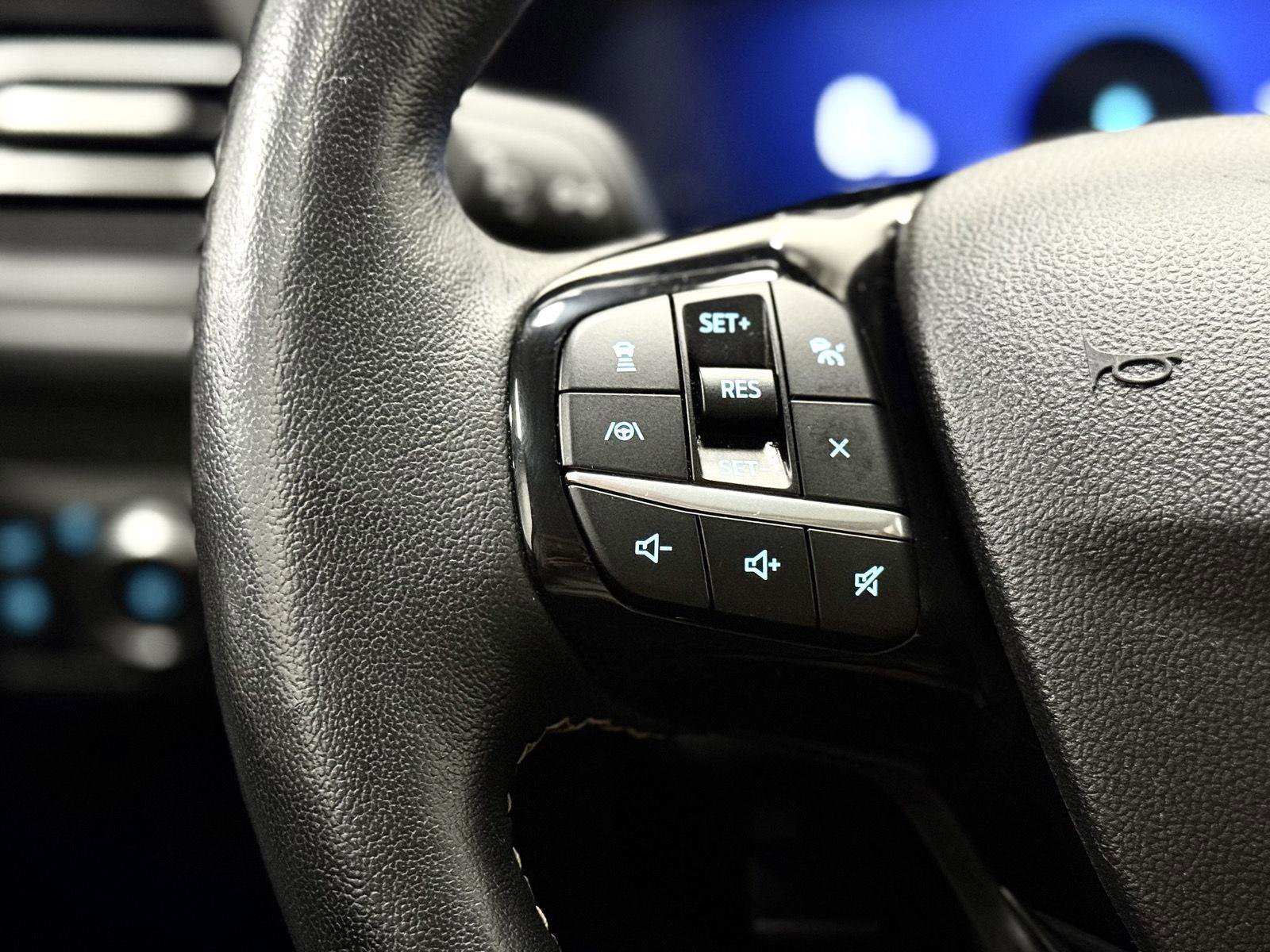 Used 2022 Ford Escape Titanium w/ Titanium Premium Package image 17