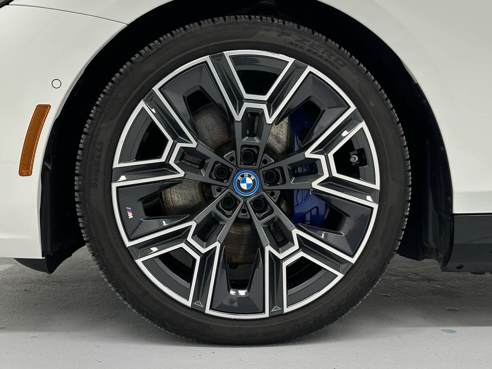 Used 2025 BMW i5 xDrive40 w/ M Sport Package AWD/4WD image 9