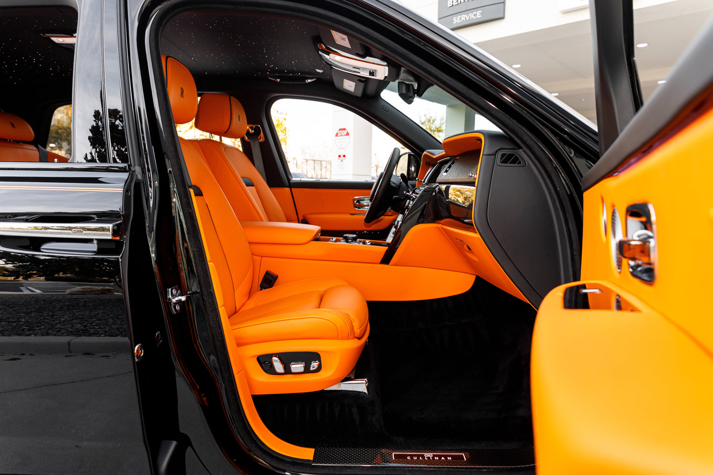 Certified 2024 Rolls-Royce Cullinan Black Badge w/ Driver's Package image 44